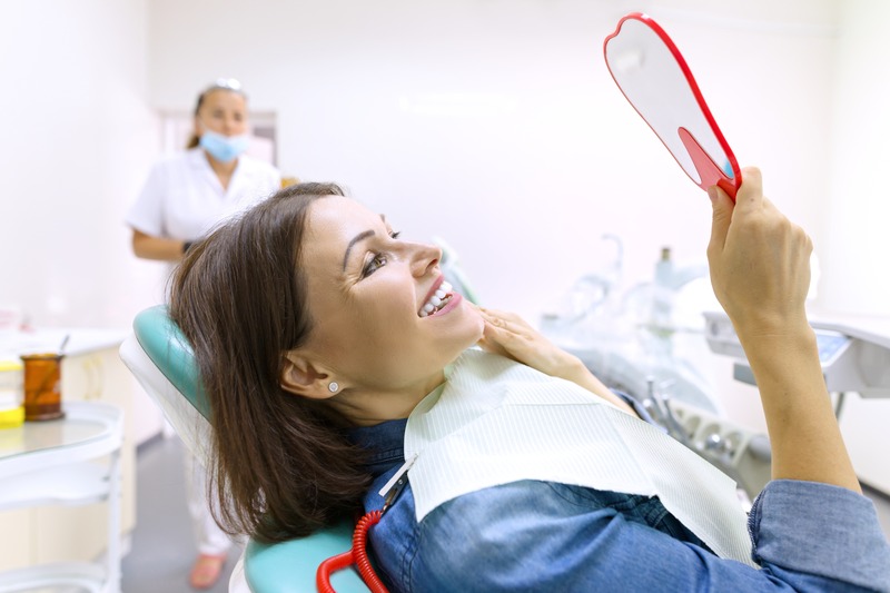 Patient with good oral health smiling at the dentist